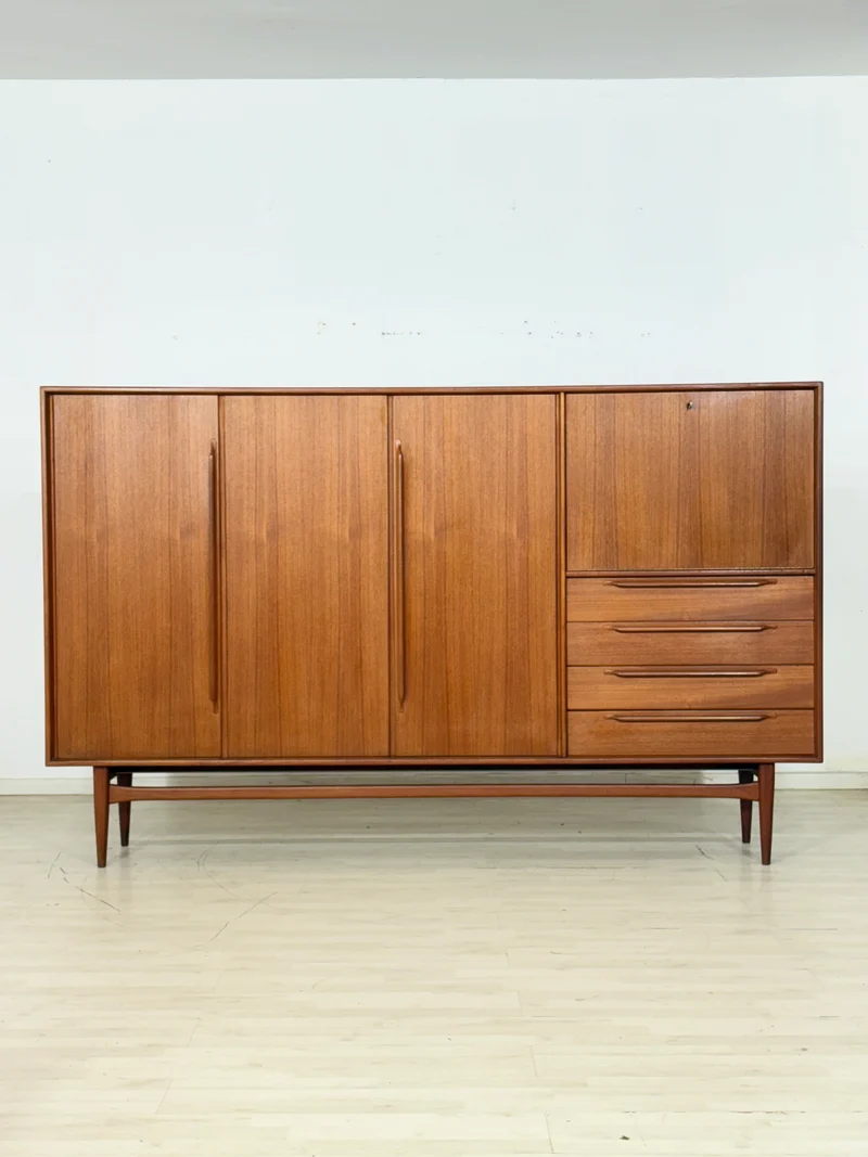 Mid-Century Teak Highboard der 60er Jahre – Wohnzimmerschrank - Anrichte
