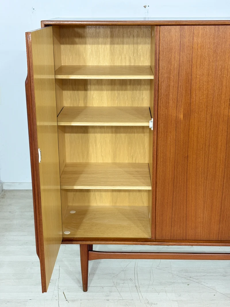 Mid-Century Teak Highboard der 60er Jahre – Wohnzimmerschrank - Anrichte
