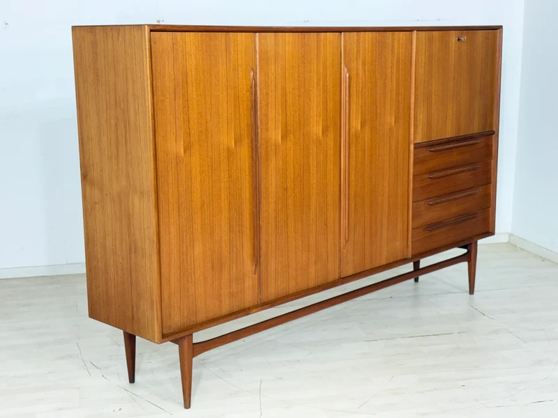 Mid-Century Teak Highboard der 60er Jahre – Wohnzimmerschrank - Anrichte