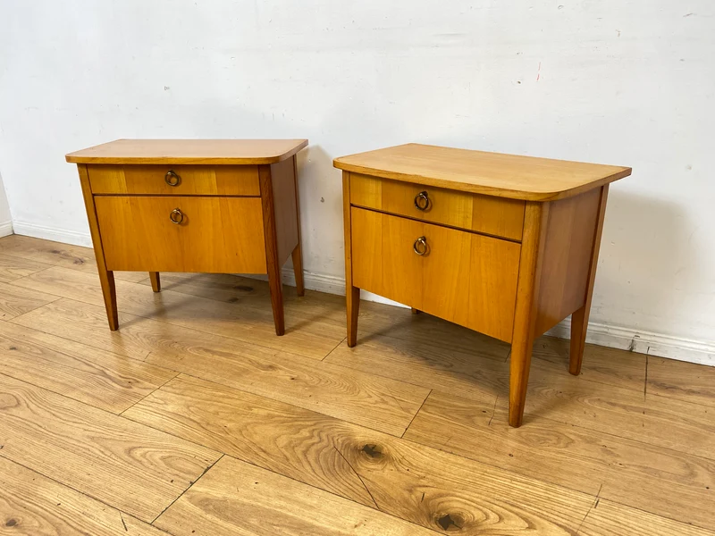 Sehr schöner heller Mid-Century Nachttisch mit Schublade , Klappe & Messinggriffen I Nachtkommode Nachtschrank Nachtschränkchen Kommode Beistelltisch 50er 60er Vintage I