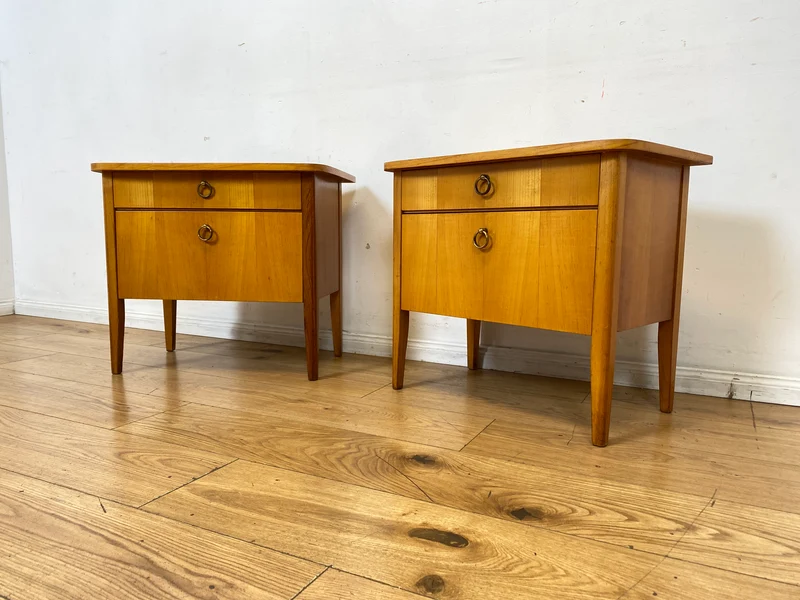 Sehr schöner heller Mid-Century Nachttisch mit Schublade , Klappe & Messinggriffen I Nachtkommode Nachtschrank Nachtschränkchen Kommode Beistelltisch 50er 60er Vintage I