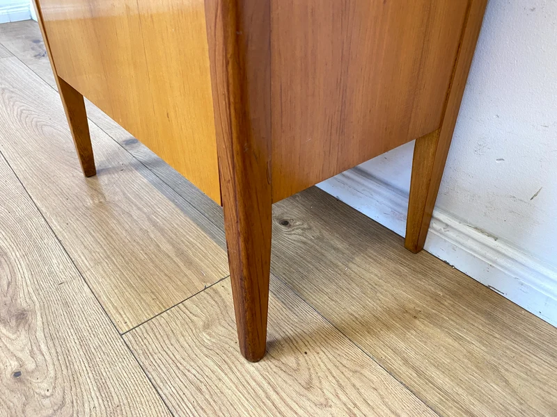 Sehr schöner heller Mid-Century Nachttisch mit Schublade , Klappe & Messinggriffen I Nachtkommode Nachtschrank Nachtschränkchen Kommode Beistelltisch 50er 60er Vintage I
