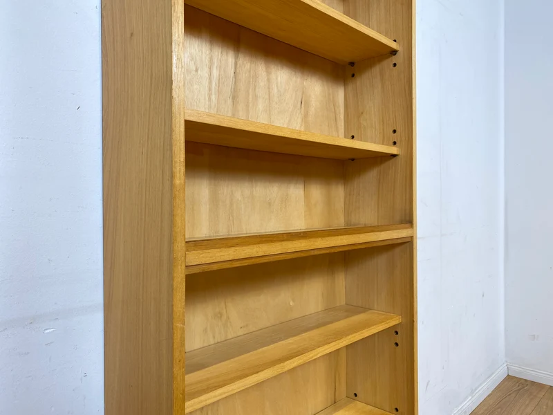 Minimalistisches und gut erhaltenes sehr hohes Mid-Century Bücherregal mit verstellbaren Regalböden I Regal Holzregal Bücherschrank Küchenregal Retro Vintage I