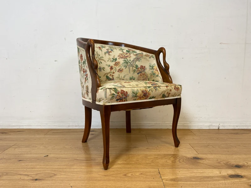 Vornehmer handverzierter Vintage Salonsessel mit Schwänen und tollem floralem, jedoch etwas fleckigem, Bezug I Sessel Stuhl Armlehnstuhl Lesesessel Sitzgarnitur Stilmöbel I
