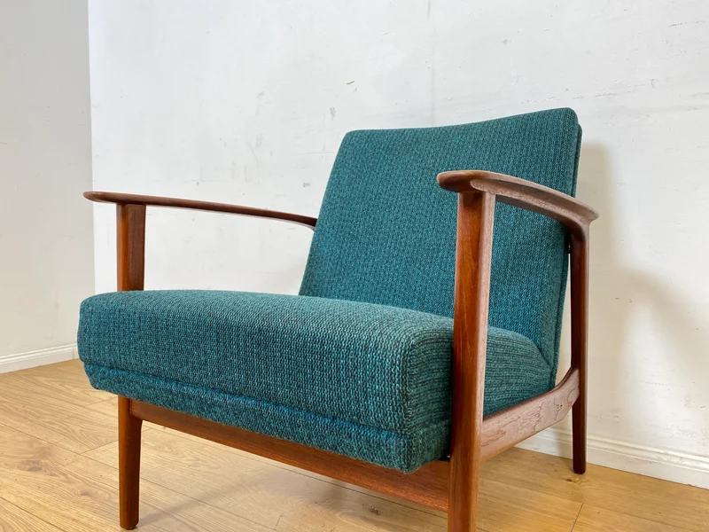 Eleganter skandinavischer Mid-Century Sessel mit Teakholz Rahmen, Federkern und petrol Blauem Original Bezug I Clubsessel Armchair Sitzgarnitur Danish Design Vintage 60er I