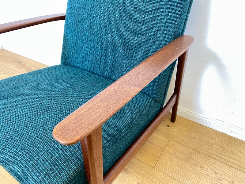 Eleganter skandinavischer Mid-Century Sessel mit Teakholz Rahmen, Federkern und petrol Blauem Original Bezug I Clubsessel Armchair Sitzgarnitur Danish Design Vintage 60er I