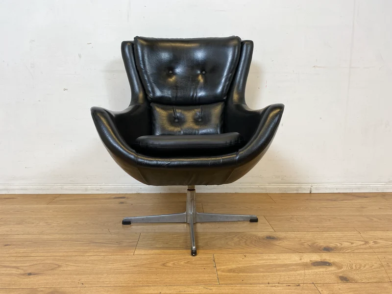Formschöner skandinavischer Space Age Drehsessel mit Kunstleder Bezug bau ähnlich mit Eggchair I Sessel Ledersessel Armchair Designersessel Ei Lesesessel Vintage 70er I