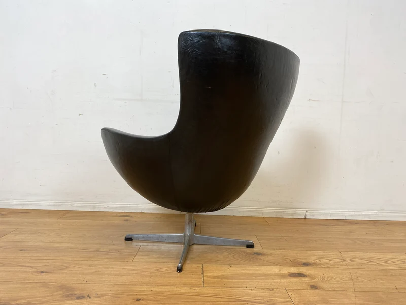 Formschöner skandinavischer Space Age Drehsessel mit Kunstleder Bezug bau ähnlich mit Eggchair I Sessel Ledersessel Armchair Designersessel Ei Lesesessel Vintage 70er I