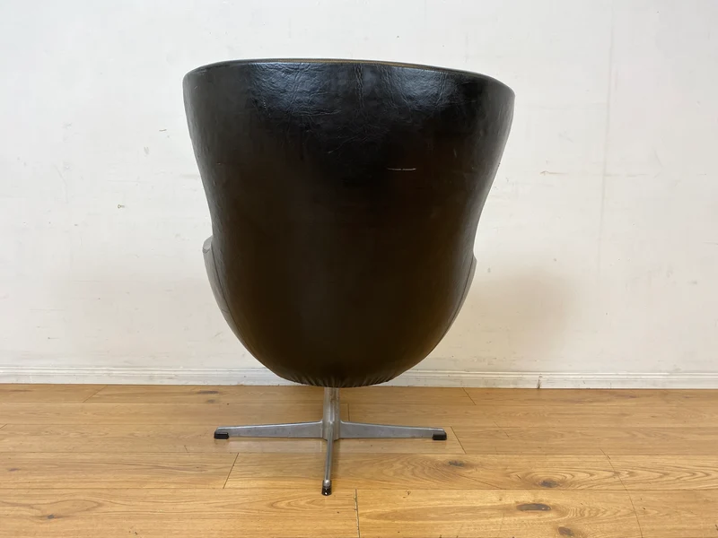 Formschöner skandinavischer Space Age Drehsessel mit Kunstleder Bezug bau ähnlich mit Eggchair I Sessel Ledersessel Armchair Designersessel Ei Lesesessel Vintage 70er I