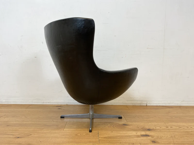 Formschöner skandinavischer Space Age Drehsessel mit Kunstleder Bezug bau ähnlich mit Eggchair I Sessel Ledersessel Armchair Designersessel Ei Lesesessel Vintage 70er I