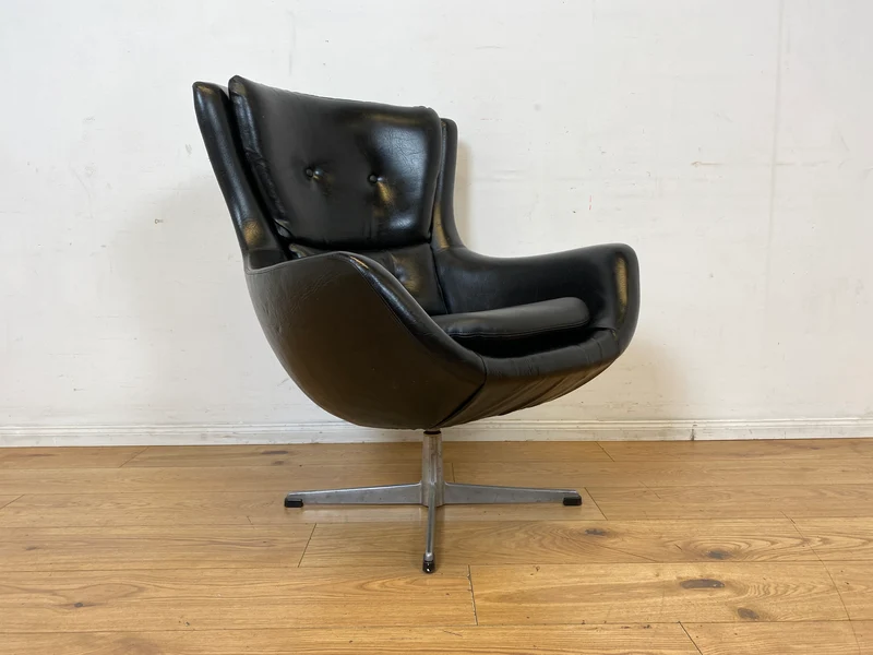 Formschöner skandinavischer Space Age Drehsessel mit Kunstleder Bezug bau ähnlich mit Eggchair I Sessel Ledersessel Armchair Designersessel Ei Lesesessel Vintage 70er I