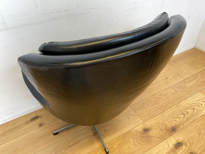 Formschöner skandinavischer Space Age Drehsessel mit Kunstleder Bezug bau ähnlich mit Eggchair I Sessel Ledersessel Armchair Designersessel Ei Lesesessel Vintage 70er I