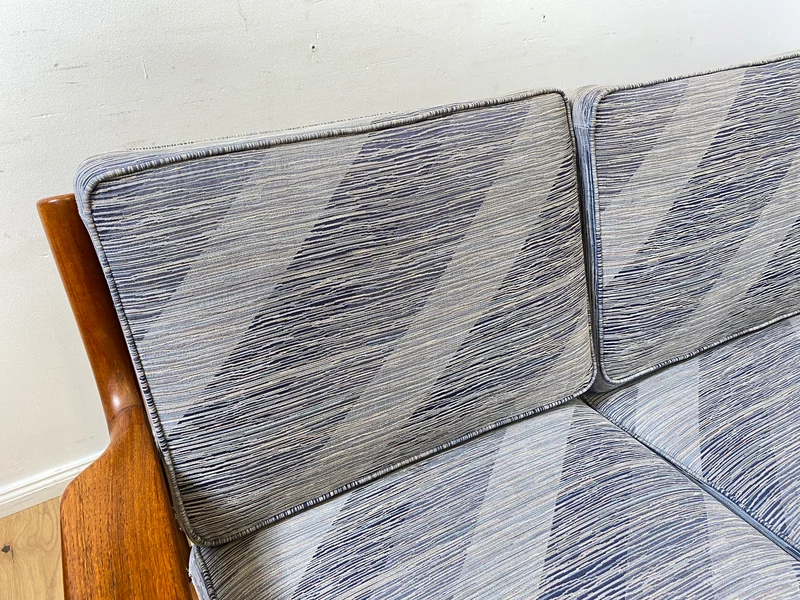 Stilvolles und hochwertiges skandinavisches Sofa aus Teakholz mit Originalbezug und Federkern I Couch 3-Sitzer 3er Danish Design Mid-Century Vintage 60er 70er Teak I