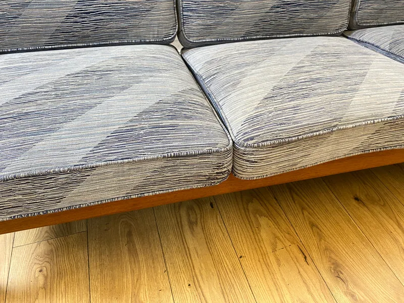 Stilvolles und hochwertiges skandinavisches Sofa aus Teakholz mit Originalbezug und Federkern I Couch 3-Sitzer 3er Danish Design Mid-Century Vintage 60er 70er Teak I