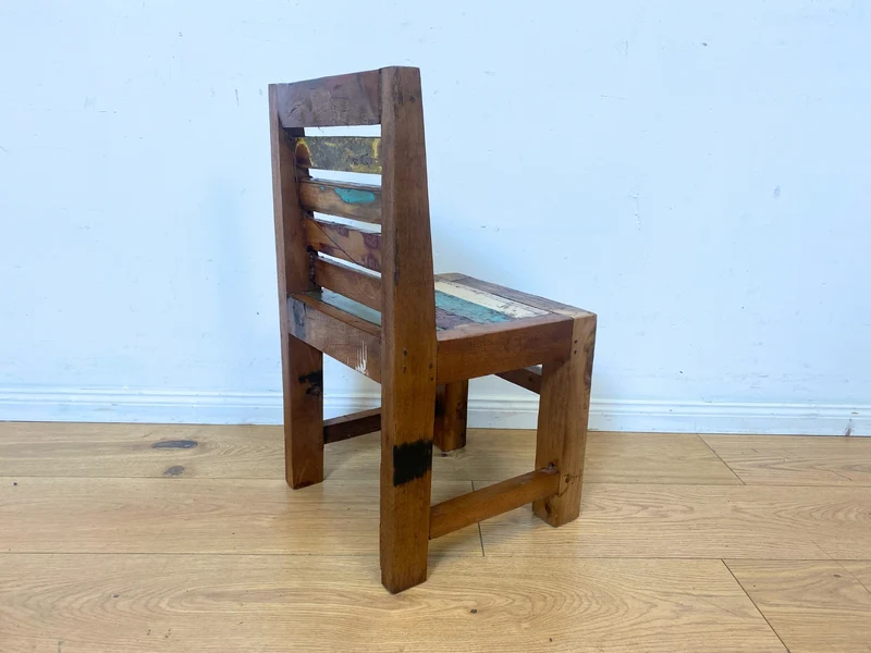 Bunter, stabiler und nachhaltiger Kinderstuhl handgefertigt aus altem Bootsholz in Originalfarben I Stuhl Kleinkindstuhl Holzstuhl Kinderzimmer Spielecke Kindermöbel Spielzimmer I