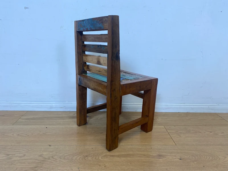 Bunter, stabiler und nachhaltiger Kinderstuhl handgefertigt aus altem Bootsholz in Originalfarben I Stuhl Kleinkindstuhl Holzstuhl Kinderzimmer Spielecke Kindermöbel Spielzimmer I