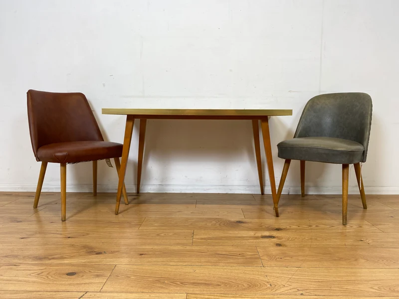 Kultiger hoher Mid-Century Couchtisch mit Mosaik Fliesen und konischen Füßen