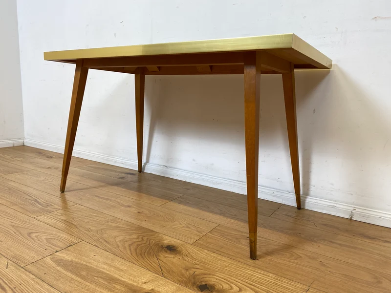 Kultiger hoher Mid-Century Couchtisch mit Mosaik Fliesen und konischen Füßen