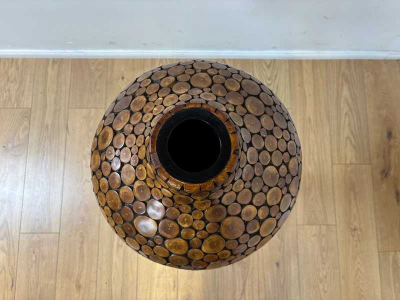 Einzigartige große Vintage Vase I in Handarbeit mit echten Holzscheiben verkleidetes Unikat