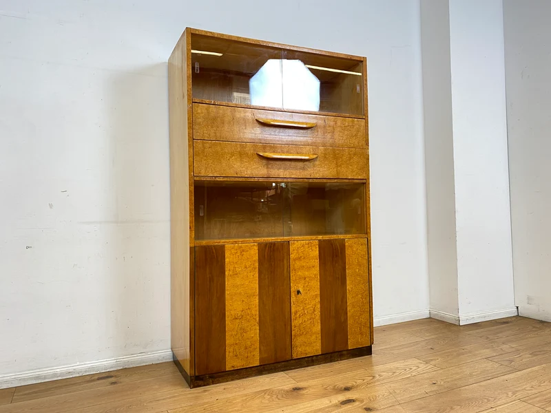 Stilvolle 50er Jahre Vitrine aus vollem Holz in Maserbirke mit Schubladen
