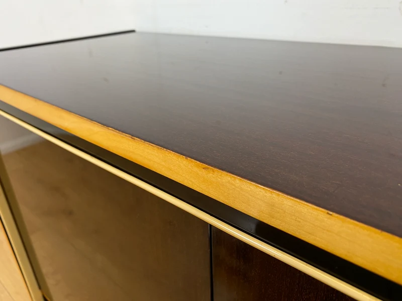 Stilvolles dunkles 60er Jahre Sideboard mit konischen Füßen und Messing Beschlag I Kommode Schrank Wäschekommode Fernsehkommode TV Lowboard Board 50er Rockabilly Vintage I