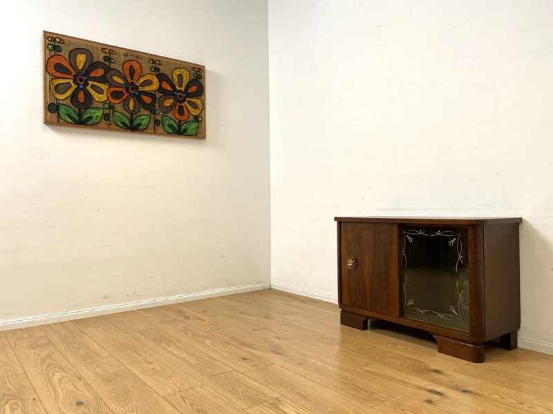 Stilvolle und gut erhaltene 50er Jahre Barkommode mit Schiebetüren & Originalgläsern I Barschrank Barvitrine Vitrine Bar Kommode Sideboard Mid-Century Vintage 60er I