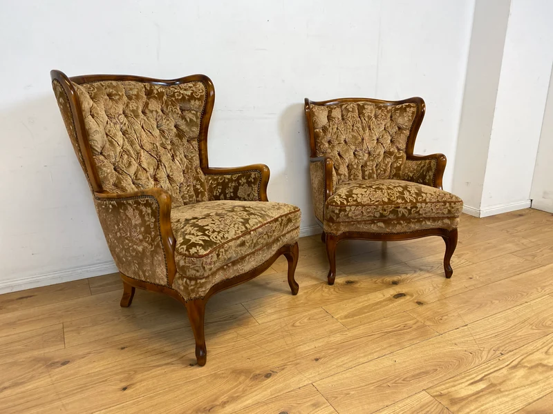 Wunderschöner Chippendale Sessel mit handverziertem Holzrahmen, samtartigem Altrosa Brokat Bezug & Federkern I Lesesessel Ohrensessel Sitzgarnitur Barock Vintage Stilmöbel I