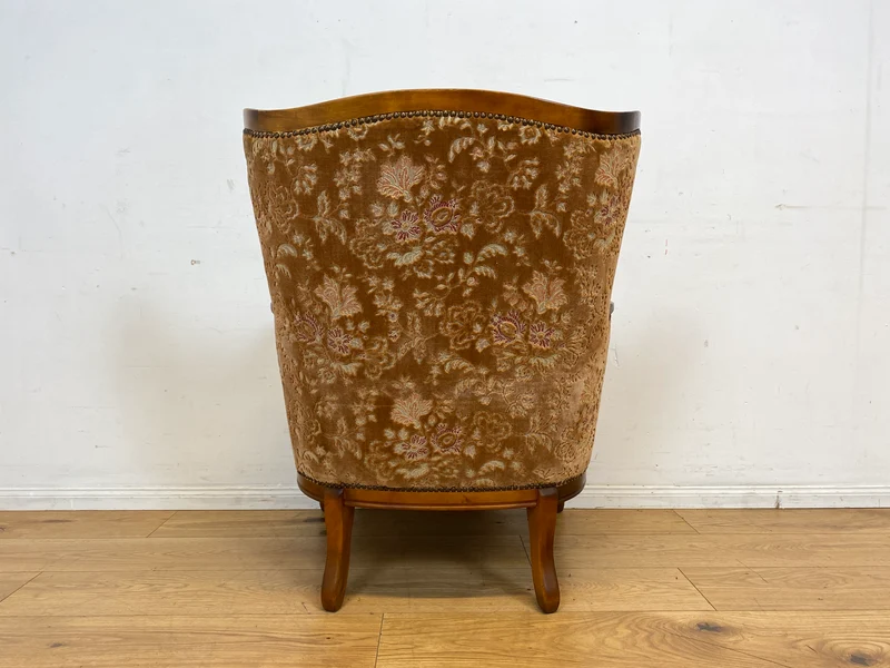 Wunderschöner Chippendale Sessel mit handverziertem Holzrahmen, samtartigem Altrosa Brokat Bezug & Federkern I Lesesessel Ohrensessel Sitzgarnitur Barock Vintage Stilmöbel I