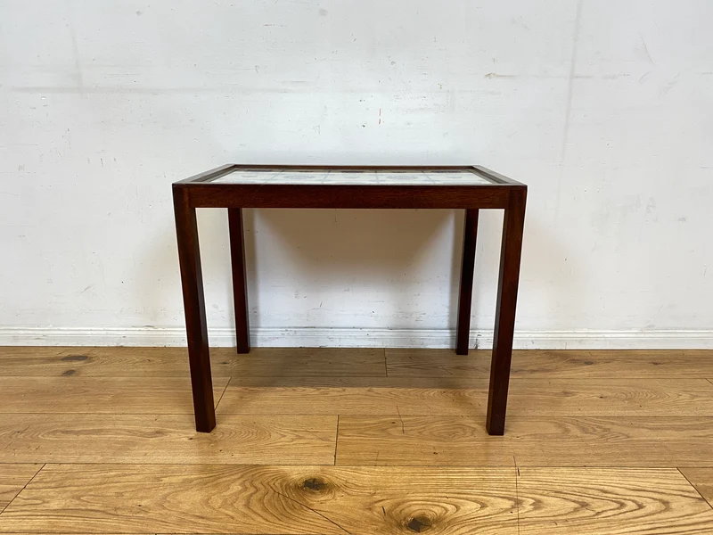 WMK I Einzigartiger skandinavischer Mid-Century Palisander mit Glasplatte und handgesticktem Gobelin I Wohnzimmertisch Beistelltisch Glastisch Ablage Danish Design Vintage Rosewood I