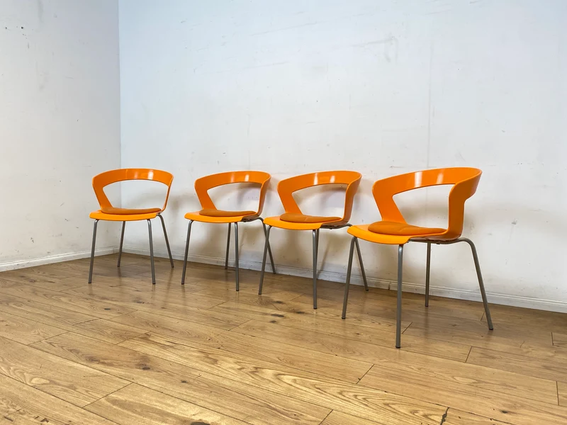 Oranger stapelbarer Stuhl Ibis von Metalmobil Arrredo aus Kunststoff I Stapelstuhl Stapelstühle Plastikstuhl Küchenstuhl Balkonstuhl Konferenzstuhl Bistrostuhl Gastro Space Age Stil I