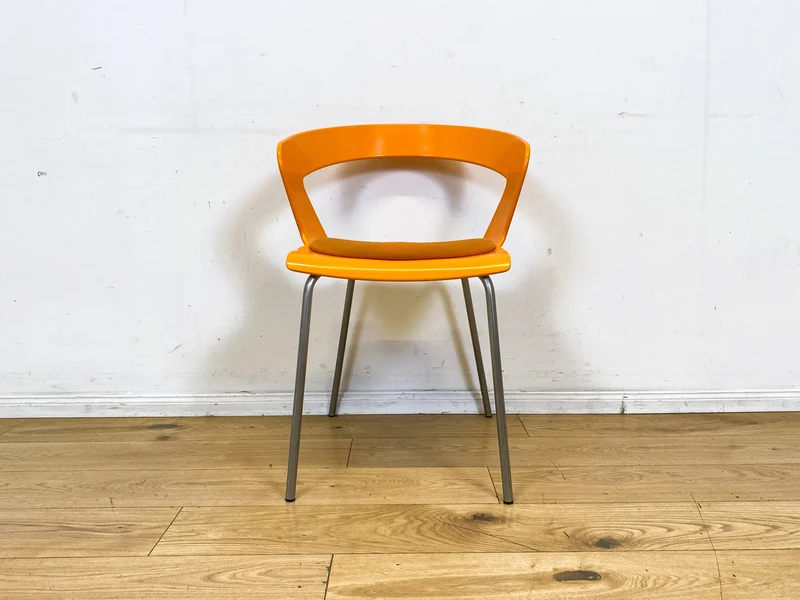 Oranger stapelbarer Stuhl Ibis von Metalmobil Arrredo aus Kunststoff I Stapelstuhl Stapelstühle Plastikstuhl Küchenstuhl Balkonstuhl Konferenzstuhl Bistrostuhl Gastro Space Age Stil I