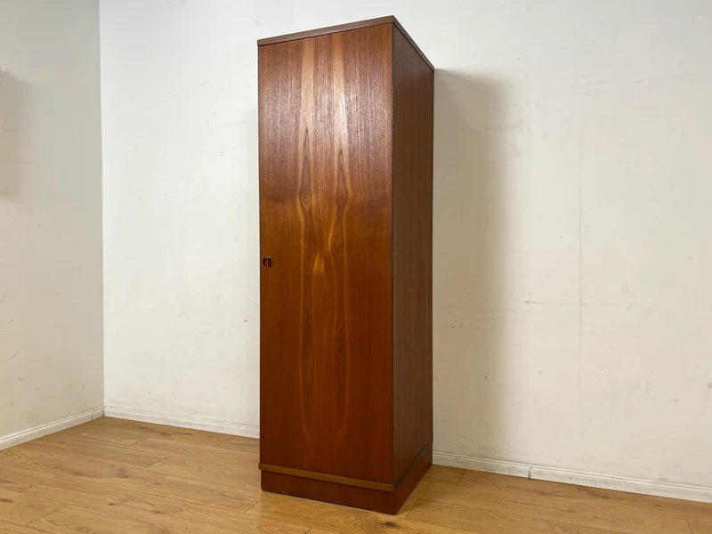 Hochwertiger skandinavischer Mid-Century Kleiderschrank mit Schubladen I Vollholz in Teak I Schrank Wäscheschrank Garderobe Flurschrank Teakholz Danisch Design Vintage I
