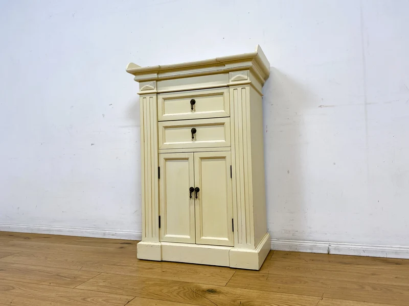 Sehr schöner weißer Vintage Schrank im antiken Stil mit Schubladen und Messinggriffen I Kommode Flurkommode Garderobe Wäschekommode Schuhkommode Schuhschrank Garderobe I