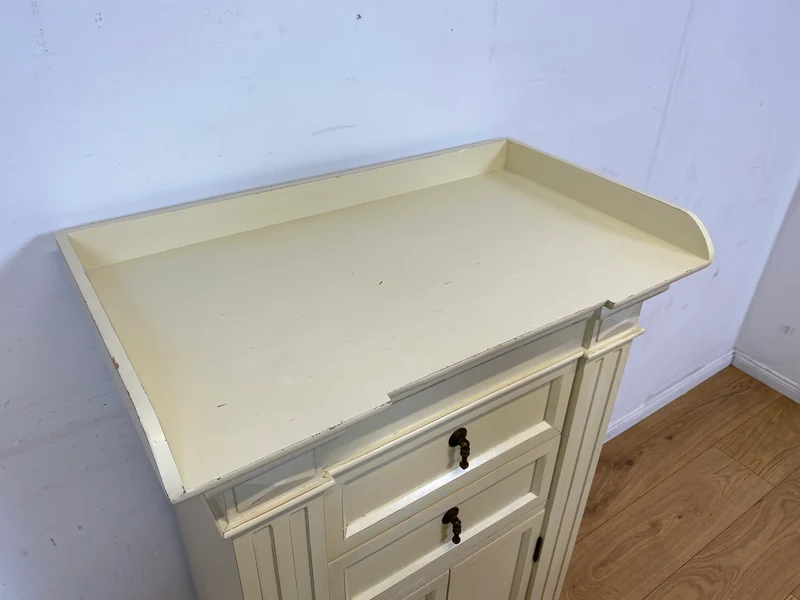 Sehr schöner weißer Vintage Schrank im antiken Stil mit Schubladen und Messinggriffen I Kommode Flurkommode Garderobe Wäschekommode Schuhkommode Schuhschrank Garderobe I