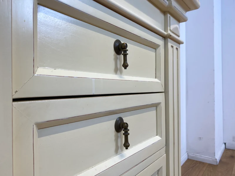 Sehr schöner weißer Vintage Schrank im antiken Stil mit Schubladen und Messinggriffen I Kommode Flurkommode Garderobe Wäschekommode Schuhkommode Schuhschrank Garderobe I