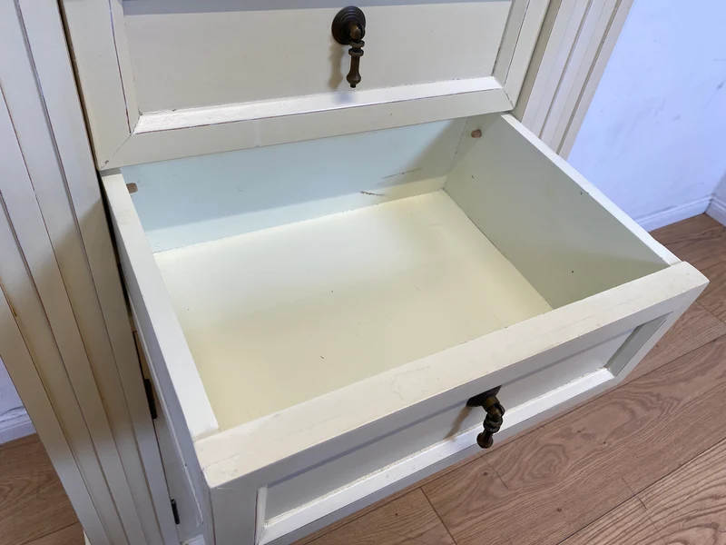 Sehr schöner weißer Vintage Schrank im antiken Stil mit Schubladen und Messinggriffen I Kommode Flurkommode Garderobe Wäschekommode Schuhkommode Schuhschrank Garderobe I
