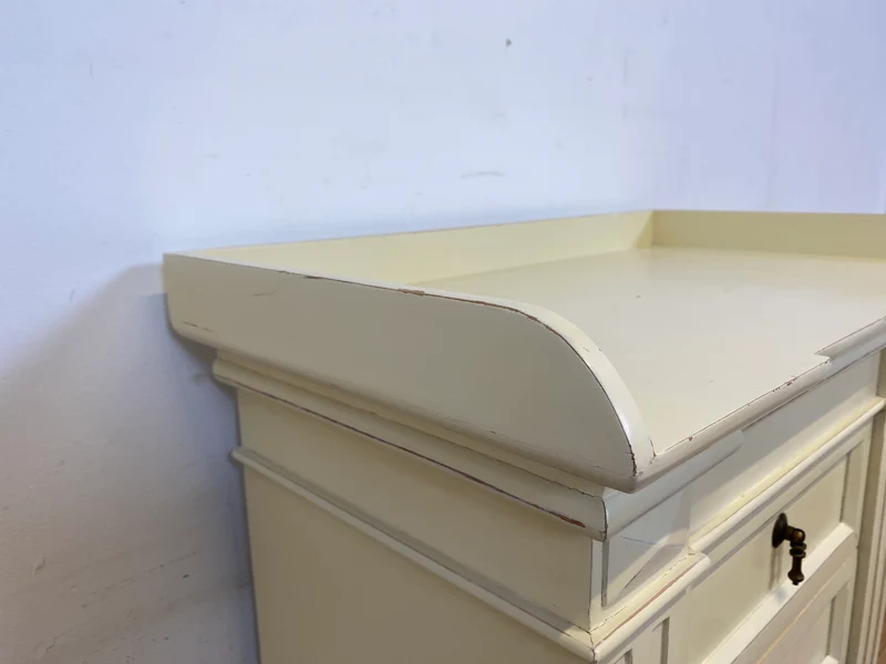 Sehr schöner weißer Vintage Schrank im antiken Stil mit Schubladen und Messinggriffen I Kommode Flurkommode Garderobe Wäschekommode Schuhkommode Schuhschrank Garderobe I