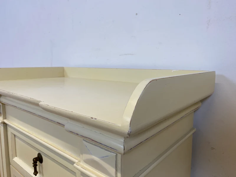 Sehr schöner weißer Vintage Schrank im antiken Stil mit Schubladen und Messinggriffen I Kommode Flurkommode Garderobe Wäschekommode Schuhkommode Schuhschrank Garderobe I