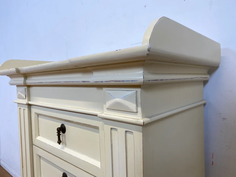 Sehr schöner weißer Vintage Schrank im antiken Stil mit Schubladen und Messinggriffen I Kommode Flurkommode Garderobe Wäschekommode Schuhkommode Schuhschrank Garderobe I