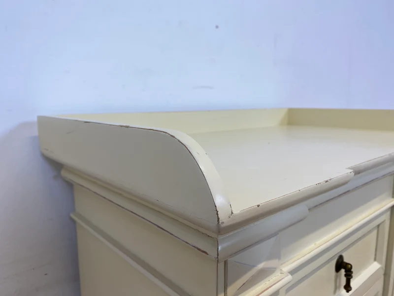 Sehr schöner weißer Vintage Schrank im antiken Stil mit Schubladen und Messinggriffen I Kommode Flurkommode Garderobe Wäschekommode Schuhkommode Schuhschrank Garderobe I