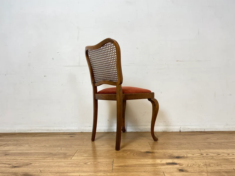 Set aus 4 wunderschönen 50er Jahre Chippendale Esszimmerstühlen mit Wiener Geflecht & bordeaux rotem Bezug I 4er Stühle Holzstühle Küchenstühle Mid-Century Vintage Barock I