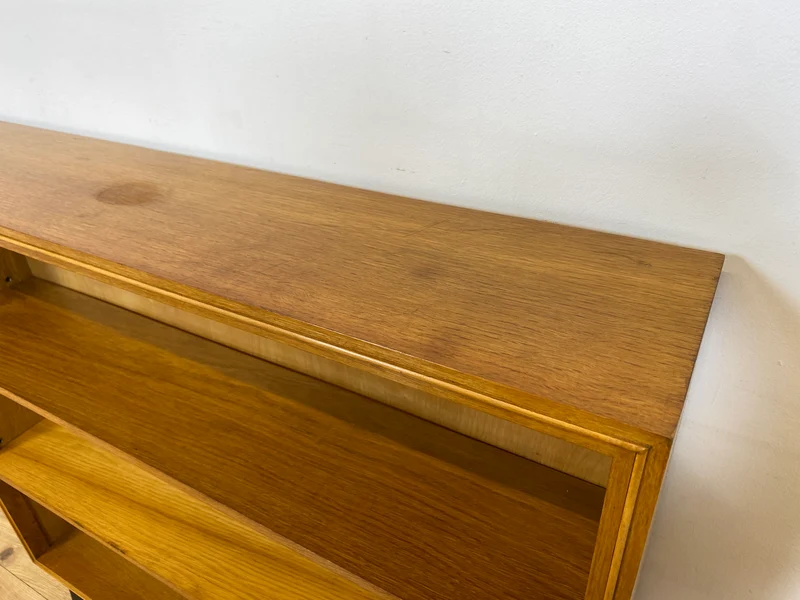 Schönes helles Mid-Century Regal , Vollholz, mit verstellb. Regalböden & neuen Metallfüßen I Holzregal Bücherregal Bücherschrank Küchenregal Regalwand Vintage Retro 60er I