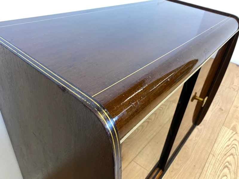 Formschöne dunkle 50er Jahre Barkommode mit Schiebetüren , Originalglas und Messingbeschlag I Bar Barschrank Vitrine Kommode Sideboard Rockabilly Mid-Century Vintage 60er I