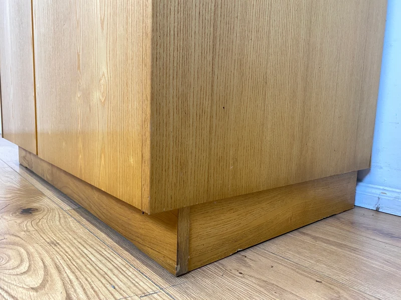 Ein VEB Hellerau Original I Seltener Mid-Century Kleiderschrank 799/O aus 1966 in ozeanischem Nussbaum mit Kleiderstange I Schrank Schlafzimmerschrank Vintage Retro 60er I