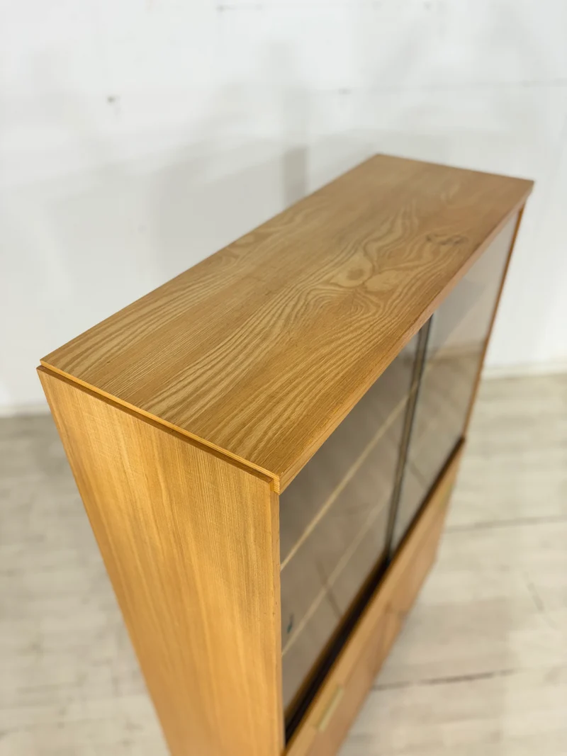 Elegantes Mid-Century Highboard – Stilvolle Vitrine aus den 60er Jahren