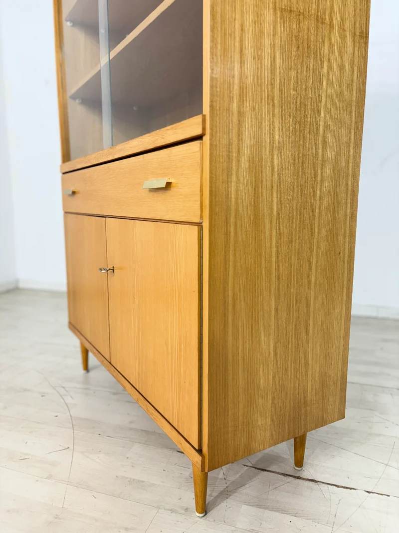 Elegantes Mid-Century Highboard – Stilvolle Vitrine aus den 60er Jahren