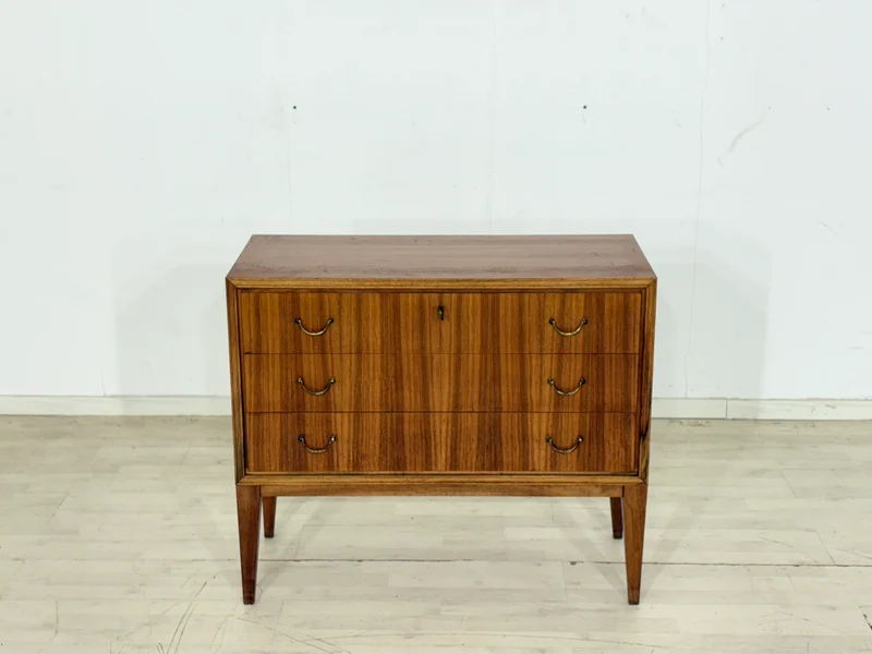 Mid-Century Kommode – 60er Jahre Vintage Waschkommode – Nussbaum mit Messinggriffen