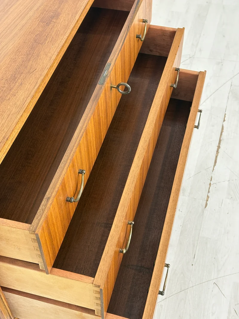Mid-Century Kommode – 60er Jahre Vintage Waschkommode – Nussbaum mit Messinggriffen