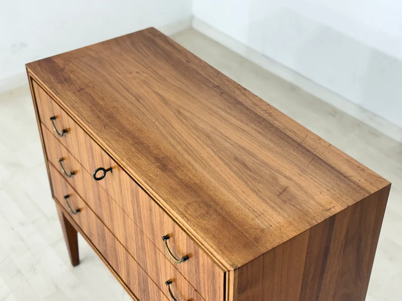 Mid-Century Kommode – 60er Jahre Vintage Waschkommode – Nussbaum mit Messinggriffen
