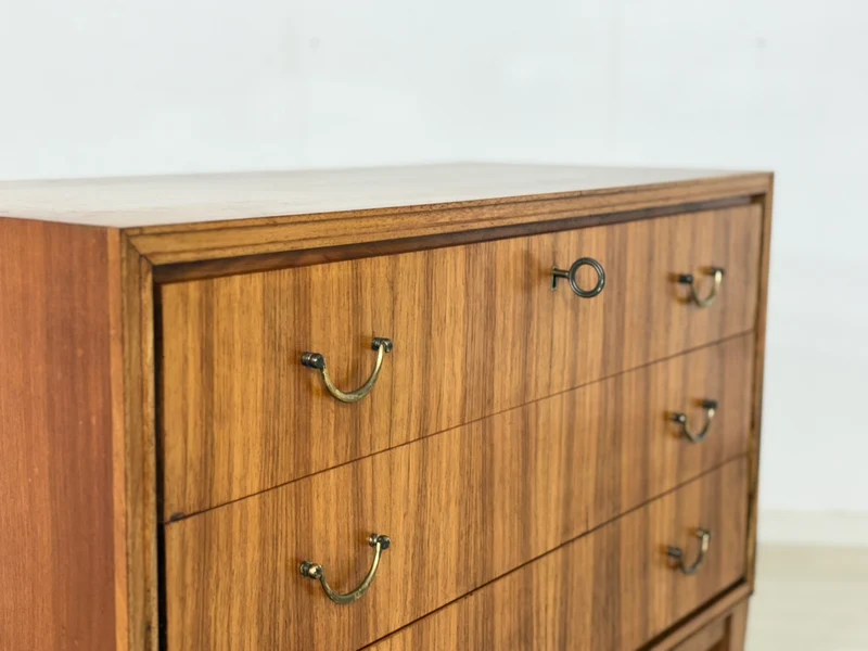 Mid-Century Kommode – 60er Jahre Vintage Waschkommode – Nussbaum mit Messinggriffen